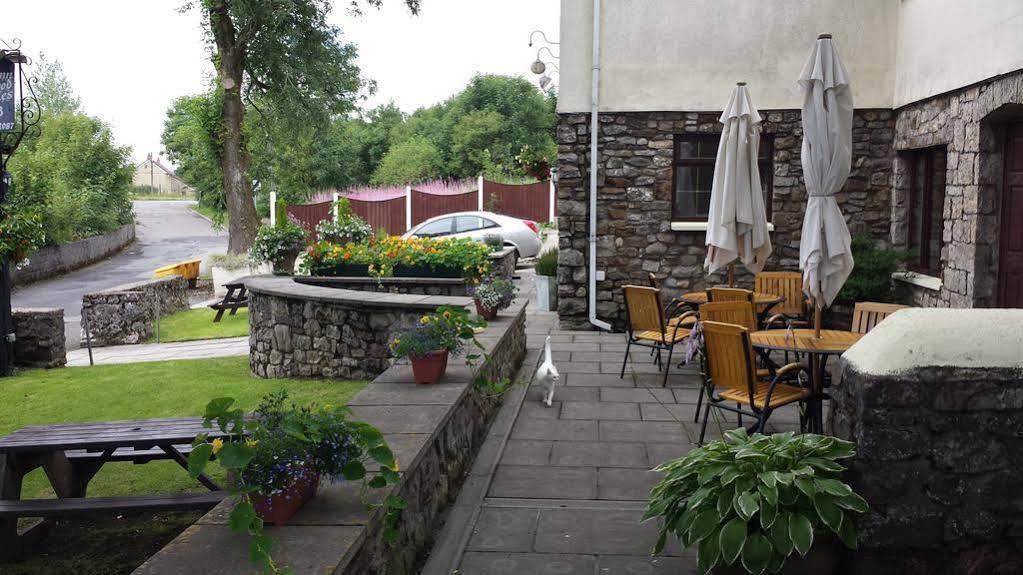 The Castle Inn Еби Вейл Екстериор снимка