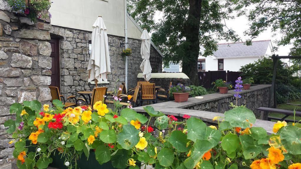 The Castle Inn Еби Вейл Екстериор снимка